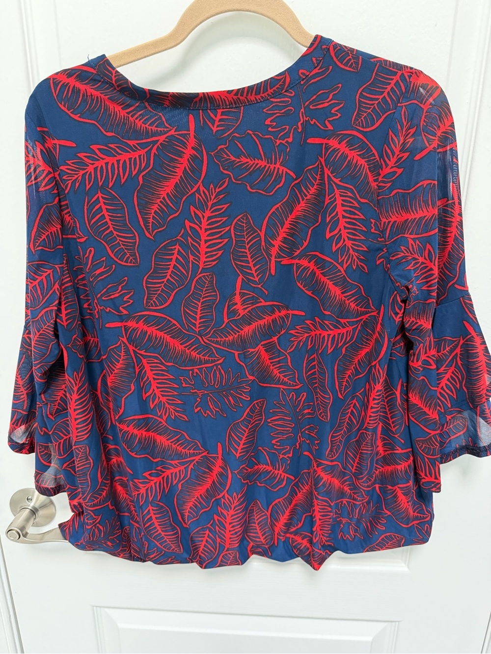 Ember Women’s Blue & Red Leaf Print V-Neck Blouson Top, Size XL, Lined - Picture 2 of 6